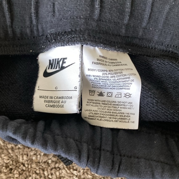 Nike size youth large women’s comfort shorts-black - Picture 4 of 4